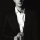 Gravata de Christian Grey estampa novo cartaz de “Cinquenta Tons de Cinza”