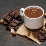 Aposte no Chocolate Quente Cremoso do Divino Fogão para esquentar durante os dias frios