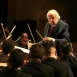 Isaac Karabtchevsky estreia no palco do Teatro Baccarelli com Orquestra Sinfônica Heliópolis
