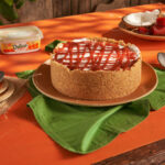 Deline ensina Receita de Torta de Sorvete de Tapioca com Coco e Calda de Goiabada